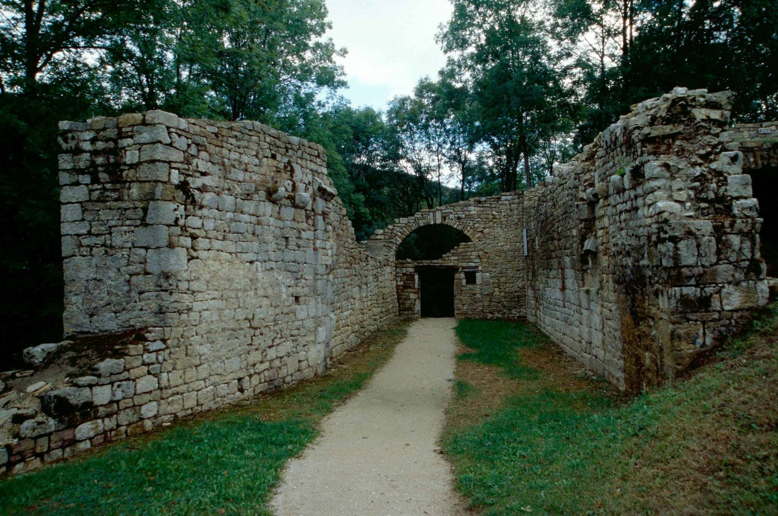 Le château de Montfaucon – Clés pour l'histoire, ressources de ...