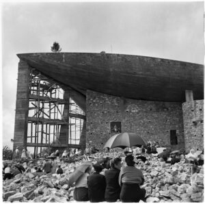 Téléchargement, reproduction ou utilisation interdites sous risque de poursuites judiciaires » -   © Charles